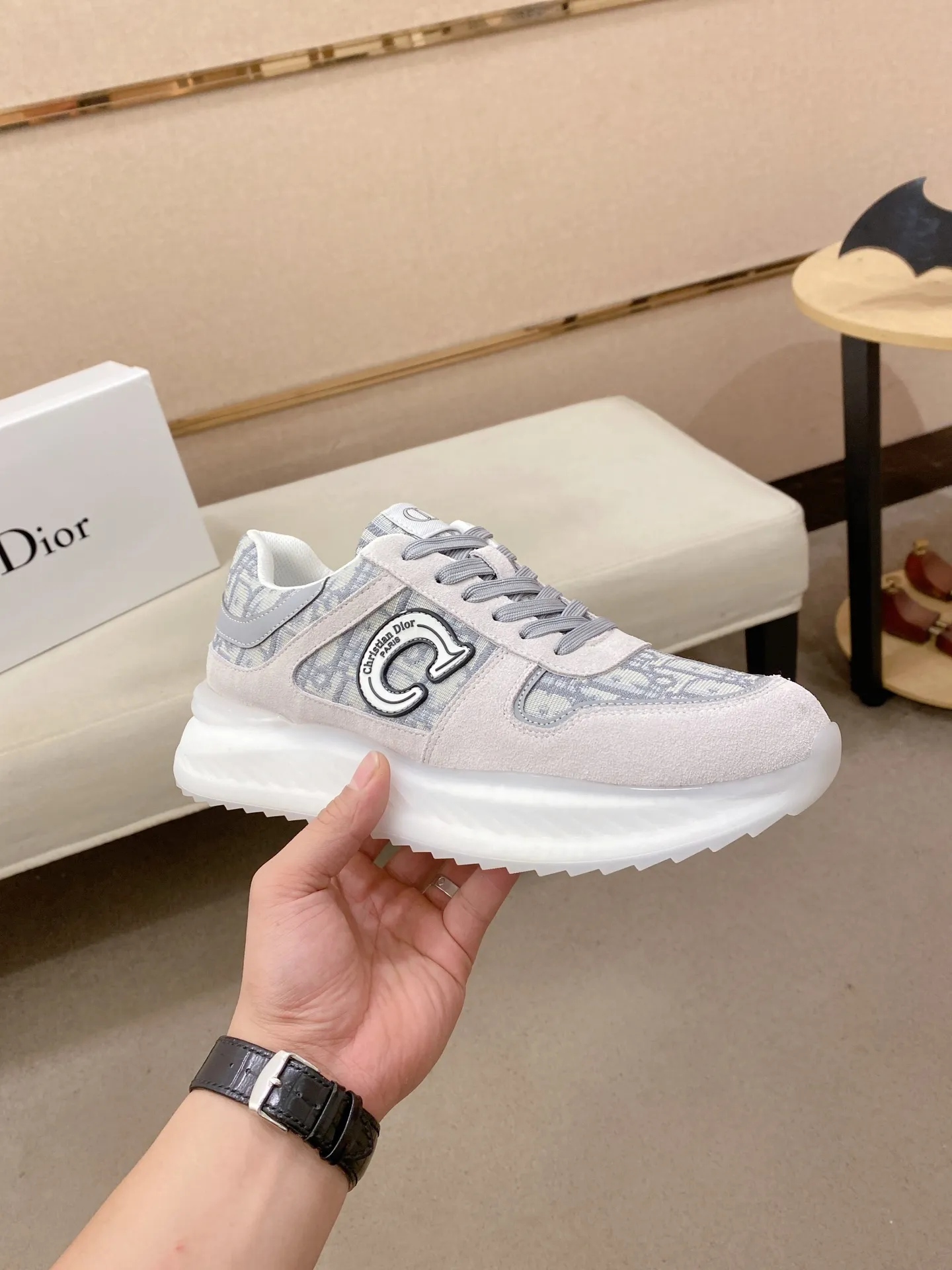 Men's shoes💰 462💰🇮🇹🇮🇹Dior d The new model is on sale at the same time at the counter. The upper 🇮🇹 is imported Italian first-layer cowhide, and the lining is fully imported sheepskin 💪💪. It is a complete 1⃣️ to 1⃣️ replica 🇮🇹💪💪, ⚠ Sole: The original sole is specially provided by the original factory. The exclusive movable molded sole is super comfortable. ⚠Original factory single goods, 🔍🔍high quality, you can enter and leave the counter at will, welcome to compare⚠. Code number:38-44